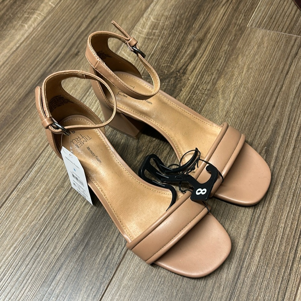 Time and Tru memory form dress shoes